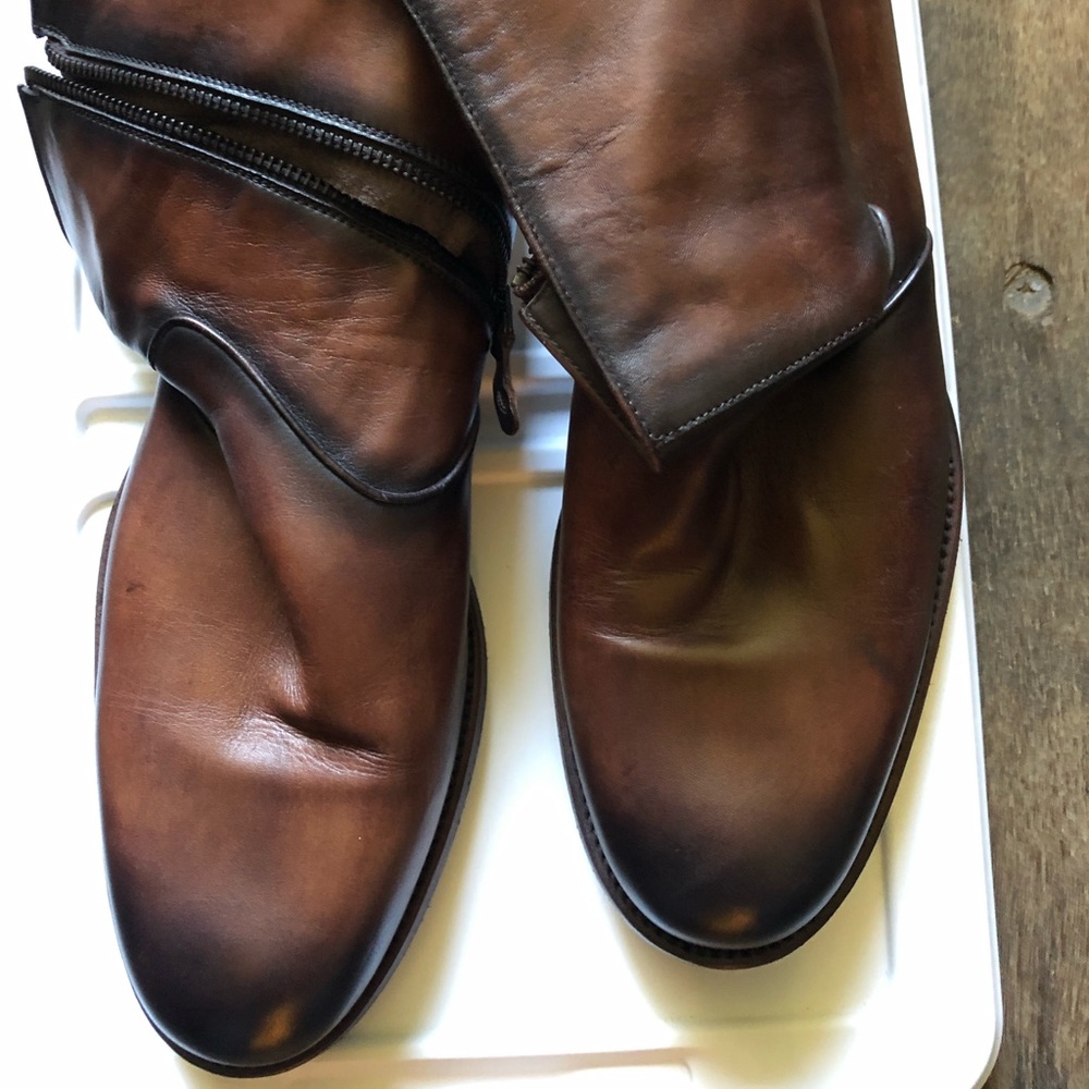 Magnanni Antiqued Leather Lyon Chelsea Boot